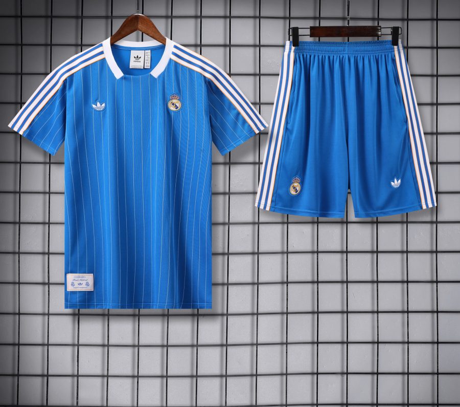 Conjunto de calentamiento Real Madrid azul
