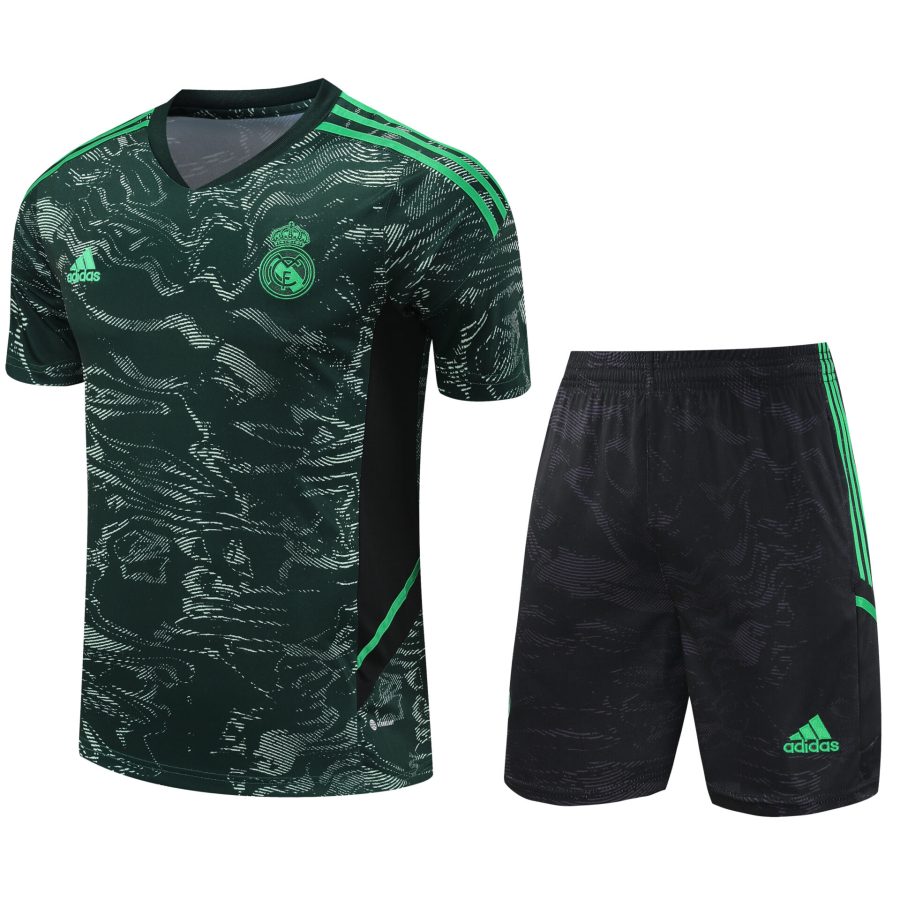 Conjunto de calentamiento Real Madrid verde y negro camuflaje