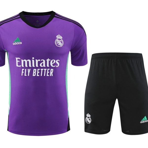 Conjunto de calentamiento Real Madrid morado y turquesa